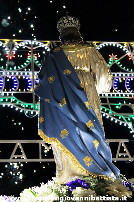 08/12/2019. Particolare del manto della statua dell'Immacolata.