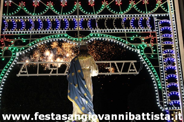08/12/2019. Fuochi pirotecnici al rientro dell'Immacolata in Chiesa Madre.