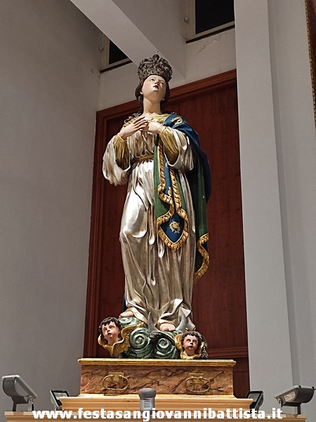 08/12/2021. Particolare della bellissima statua dell'Immacolata.