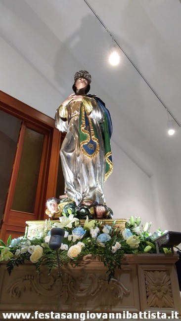 08/12/2021. La bellissima statua dell'Immacolata troneggia nel fercolo.