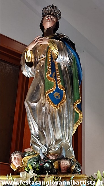 08/12/2021. La bellissima statua dell'Immacolata troneggia nel fercolo.