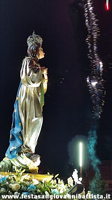 08/12/2021. La bellissima statua dell'Immacolata troneggia nel fercolo.