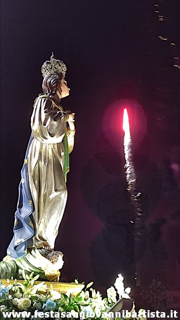 08/12/2021. La bellissima statua dell'Immacolata troneggia nel fercolo.