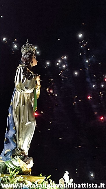 08/12/2021. La bellissima statua dell'Immacolata troneggia nel fercolo.