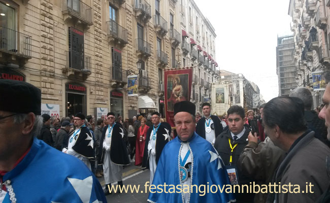 03/02/2016. L'attuale Consiglio Direttivo insieme ad alcuni Confrati della confraternita San Giovanni Battista in processione.