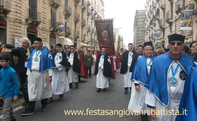 03/02/2016. L'attuale Consiglio Direttivo della confraternita San Giovanni Battista in processione.
