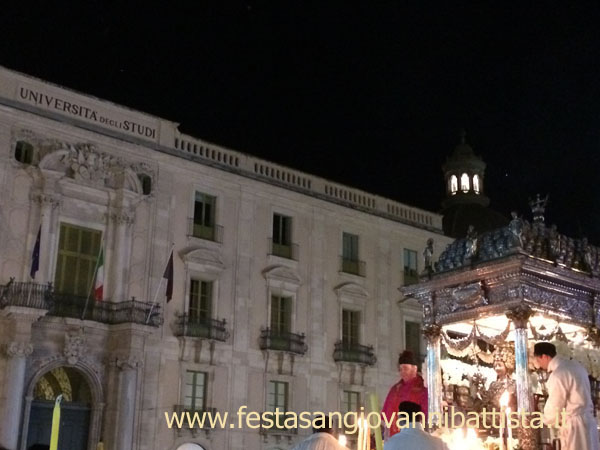 05/02/2016. Il busto reliquiario di Sant'Agata in processione a Piazza Università.