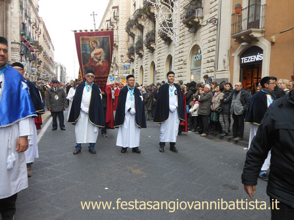 03/02/2016. L'attuale Consiglio Direttivo della confraternita San Giovanni Battista in processione.