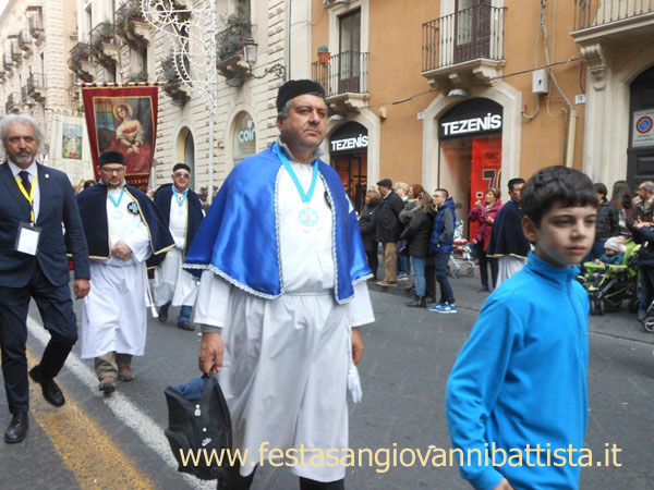 03/02/2016. Alcuni Confrati della confraternita San Giovanni Battista in processione.