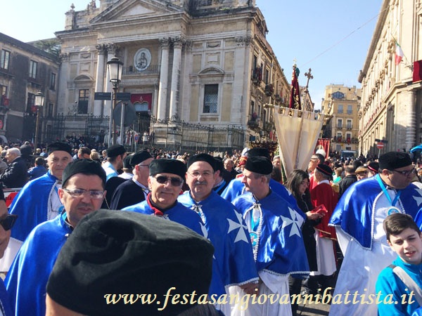 03/02/2017. I Confrati si sistemano per la processione.