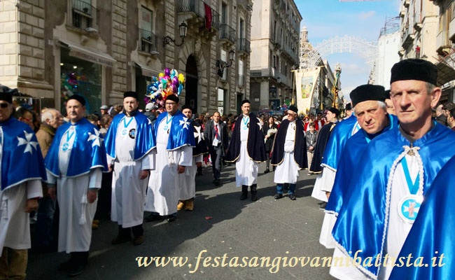 03/02/2017. Alcuni Confrati della confraternita San Giovanni Battista in processione in Via Etnea.