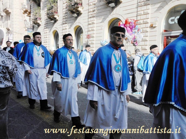 03/02/2017. Alcuni Confrati della confraternita San Giovanni Battista in processione in Via Etnea.