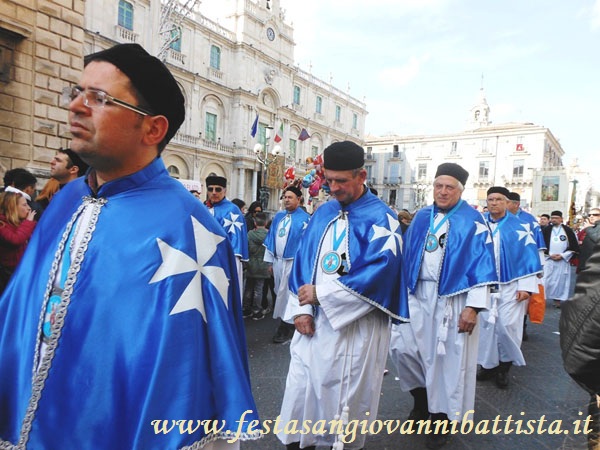 03/02/2017. Alcuni Confrati della confraternita San Giovanni Battista in processione in Via Etnea.