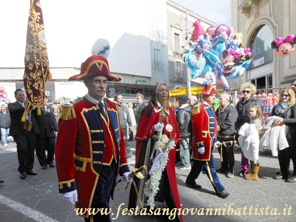 03/02/2017. La Prof.ssa Pina Fazzio Presidente della Confederazione delle Confraternite della Diocesi di Catania in processione.