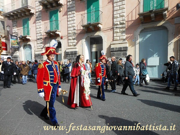03/02/2017. La Prof.ssa Pina Fazzio Presidente della Confederazione delle Confraternite della Diocesi di Catania in processione.