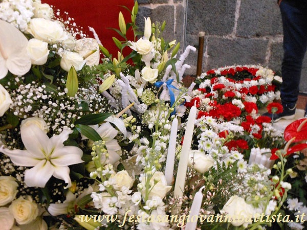 03/02/2017. Particolare dei fiori offerti a Sant'Agata nella Cattedrale di Catania al termine della processione.