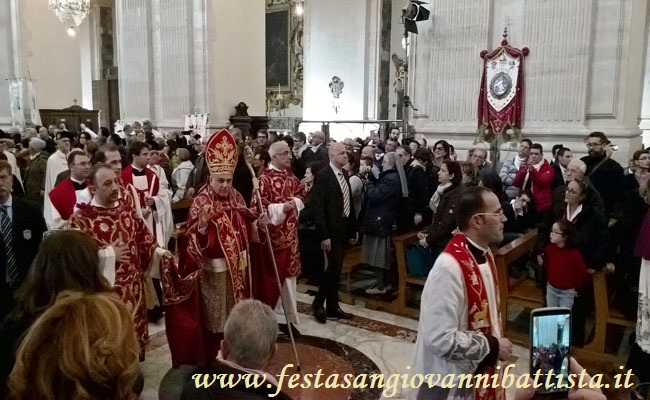 03/02/2017. S.E.R. Mons. Salvatore Gristina Arcivescovo Metropolita di Catania entra in Cattedrale.