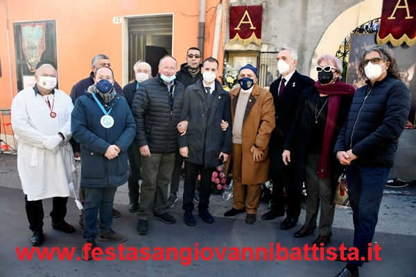 02/02/2022. Una rappresentanza della Confraternita San Giovanni Battista con l'autorità del Comitato delle feste agatine.