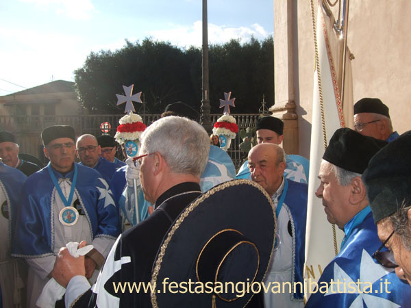 28/02/2015. Il Governatore Salvatore Di Bella insieme ai confrati prima dell'inizio del corteo parrocchiale.