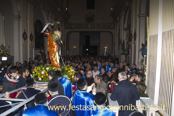 01/03/2015. San Giovanni Battista fa ritorno in Chiesa Madre tra gli evviva dei Confrati e dei Devoti.