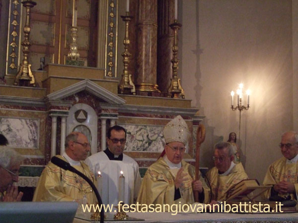 28/02/2015. I Parroci ed i Diaconi che hanno partecipato al corteo parrocchiale.