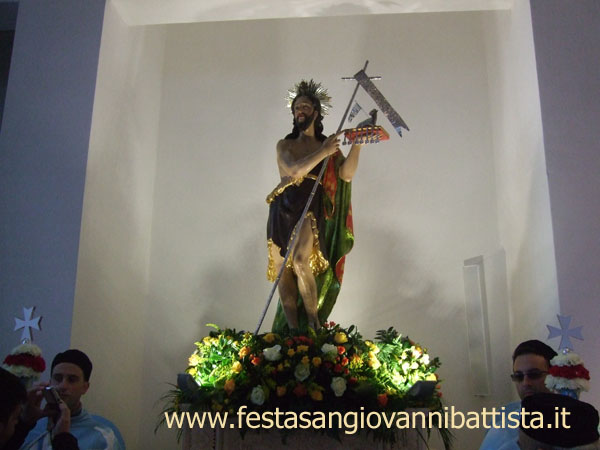 28/02/2015. La bellissima portantina realizzata dal Confrate Giuseppe Distefano con sopra la statua di San Giovanni Battista.
