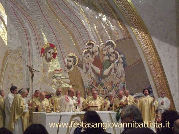 28/02/2015. Sua Ecc.za Mons. Salvatore Gristina, Arcivescovo Metropolita di Catania insieme ai Parroci ed ai Diaconi.