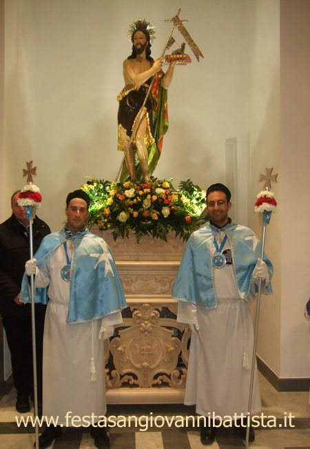 28/02/2015. I due Sergenti Neri di guardia alla statua di San Giovanni Battista.