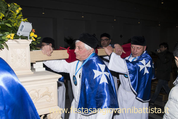 01/03/2015. Confrati e giovani Devoti portano a spalla San Giovanni Battista in processione.