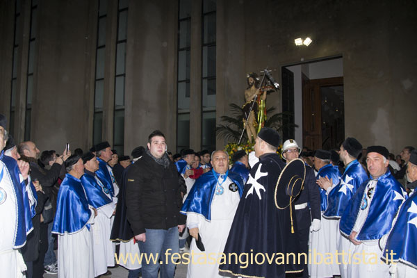 01/03/2015. San Giovanni Battista si appresta ad uscire dalla Casa dei suoi genitori.
