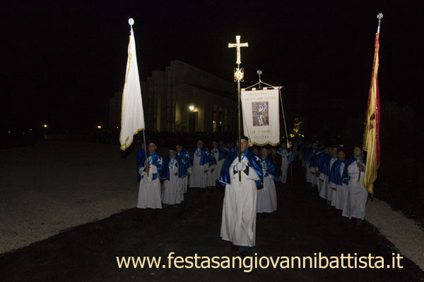01/03/2015. La Confraternita esce dalla Chiesa Nuova.