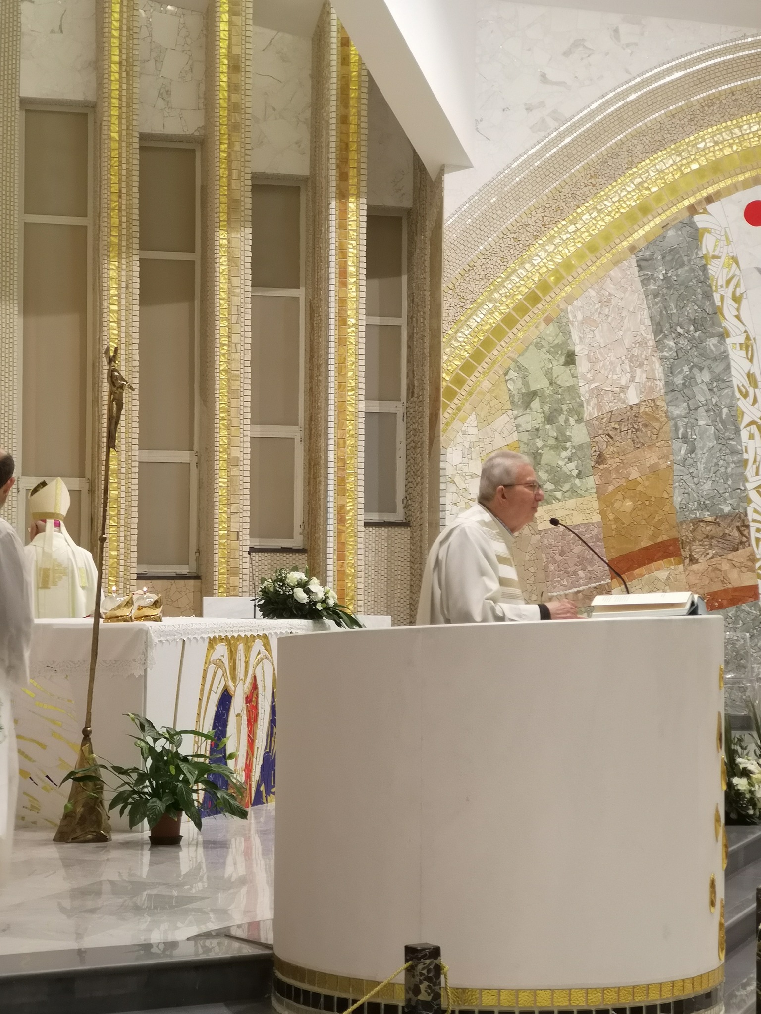 28/02/2025. Alcuni momenti della Santa Messa del X anniversario della Dedicazione della Nuova Chiesa dei Santi Zaccaria ed Elisabetta.