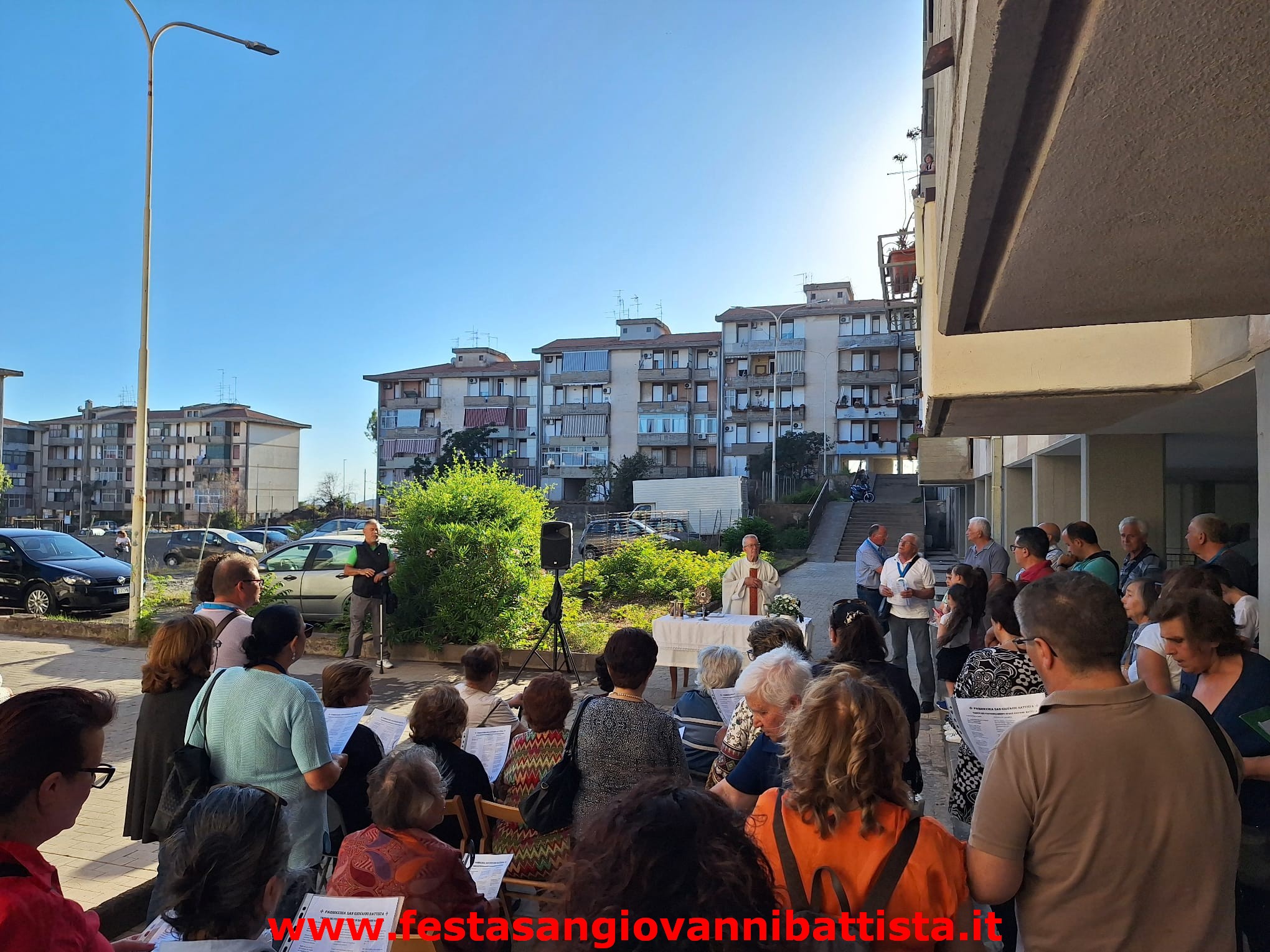 14/06/2024. Momento di preghiera devozionale con la celebrazione eucaristica del Parroco con la Reliquia del Santo Patrono e la partecipazione della comunità parrocchiale assieme agli abitanti del quartiere Balatelle di San Giovanni Galermo.