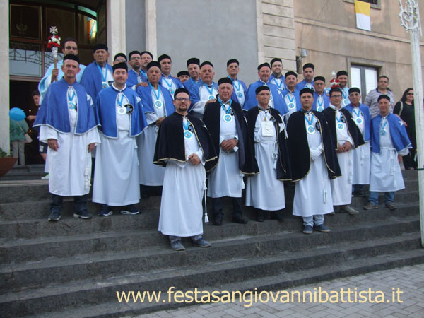 26/06/2016. San Giovanni Montebello. La Confraternita San Giovanni Battista davanti la chiesa del SS. Ritrovato.
