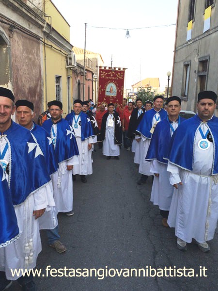 26/06/2016. San Giovanni Montebello. La Confraternita San Giovanni Battista di San Giovanni Galermo seguita in processione dalla Confraternita San Giovanni Battista di Aci Trezza.