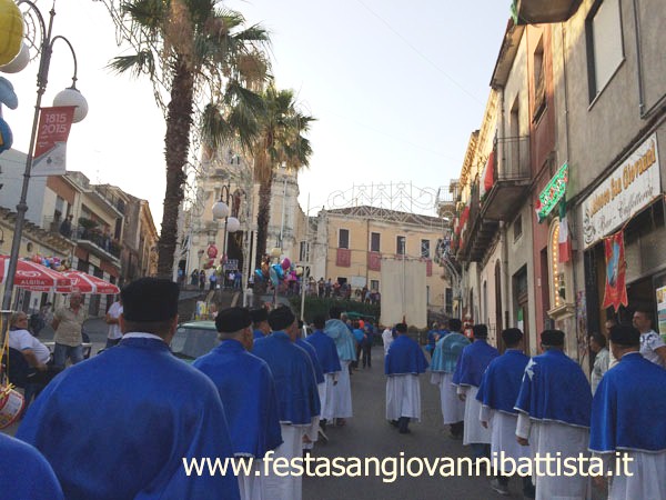 26/06/2016. San Giovanni Montebello. La Confraternita San Giovanni Battista in processione verso la Chiesa Madre.