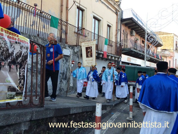 26/06/2016. San Giovanni Montebello. La Confraternita San Giovanni Battista di San Giovanni Galermo in processione verso la Chiesa Madre.