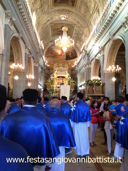 26/06/2016. San Giovanni Montebello. L'arrivo delle confraternite nella Chiesa Madre di San Giovanni di Montebello.