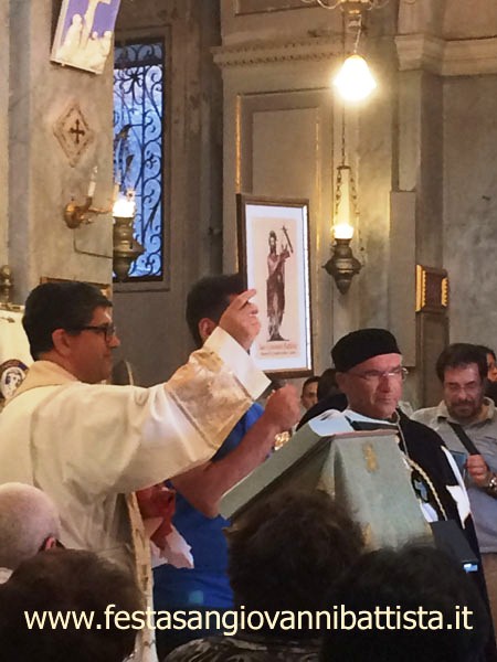 26/06/2016. San Giovanni Montebello. Il Governatore Salvatore Di Bella consegna un quadro ricordo alla parrocchia di San Giovanni Montebello.
