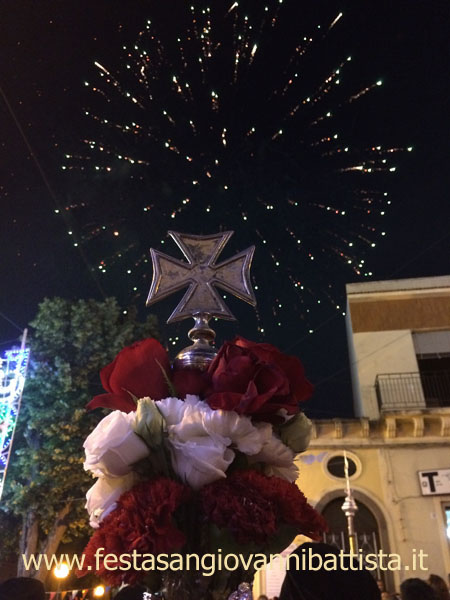 26/06/2016. San Giovanni Montebello. Fuochi d'artificio tra l'uscita del venerato simulacro di San Giovanni Battista e gli 'evviva' dei fedeli.