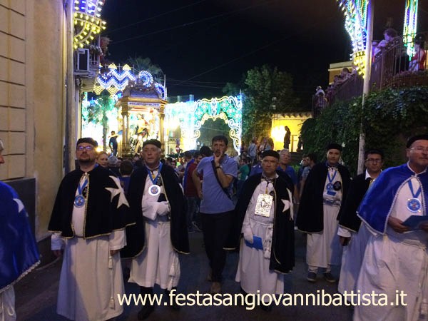 26/06/2016. San Giovanni Montebello. La Confraternita San Giovanni Battista di San Giovanni Galermo assieme al fercolo di San Giovanni Battista.