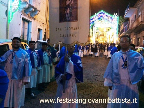 26/06/2016. San Giovanni Montebello. Il fercolo di San Giovanni Battista in processione assieme alla Confraternita San Giovanni Battista di San Giovanni Galermo.