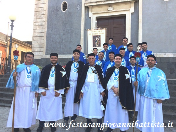 25/06/2017. La nuova Sede Regnante della Confraternita San Giovanni Battista davanti la chiesa del SS. Ritrovato.
