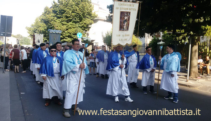 27/08/2017. Lo stendardo della confraternita di San Gio.Battista di S.G. Galermo in processione.