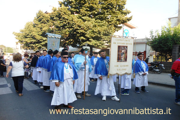 27/08/2017. Lo stendardo della confraternita di San Gio.Battista di S.G. Galermo in processione.