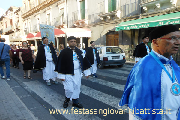 27/08/2017. I due consiglieri della confraternita in processione.