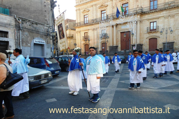27/08/2017. Particolare di un sergente nero in processione.
