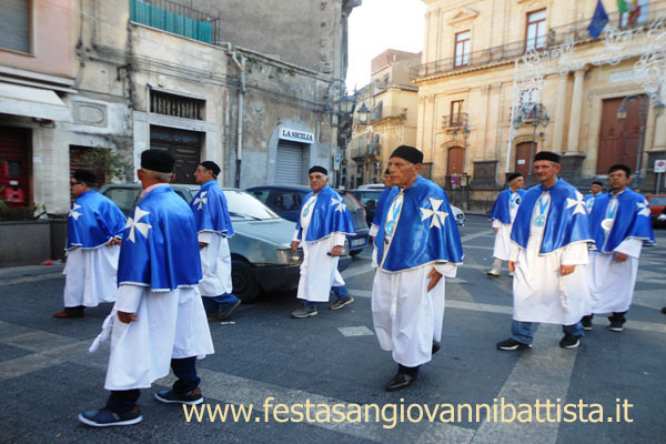 27/08/2017. Il confrate Pippo Di Mariano in processione.