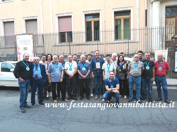 17/06/2018. La Confraternita San Giovanni Battista di San Giovanni Galermo in posa in Piazza delle Scuole.