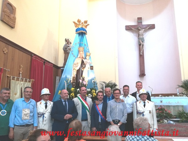 22/07/2018. Foto ricordo davanti alla statua della Madonna del Carmelo di Barriera (CT).